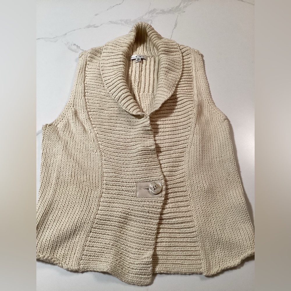 Cabi he button knit vest.